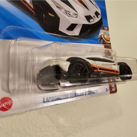 Hotwheels Lamborghini Huracan Sterrato - Picture 2 of 6